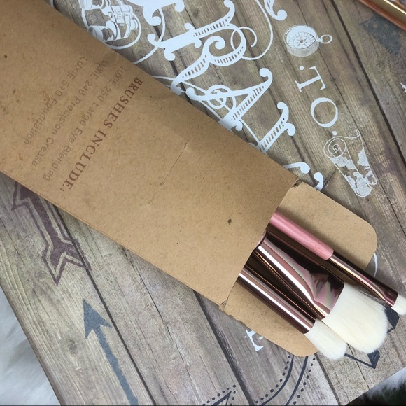 Bundle • butter London pallet• Gaea brushes •Liner - Picture 5 of 6